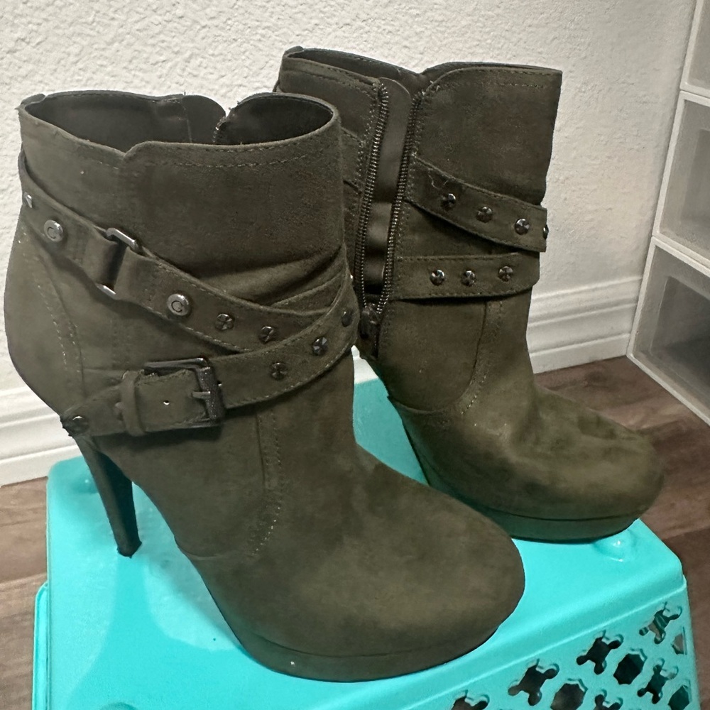GBG suede size 7.5US